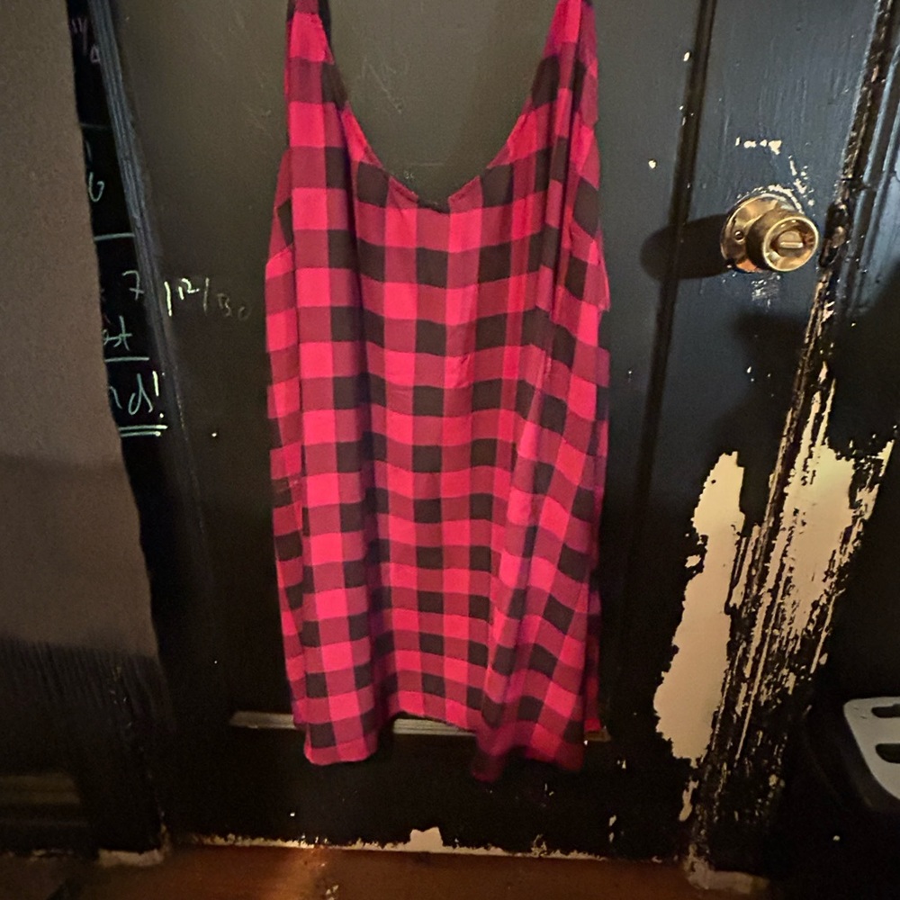 Burgundy checkered top 5x